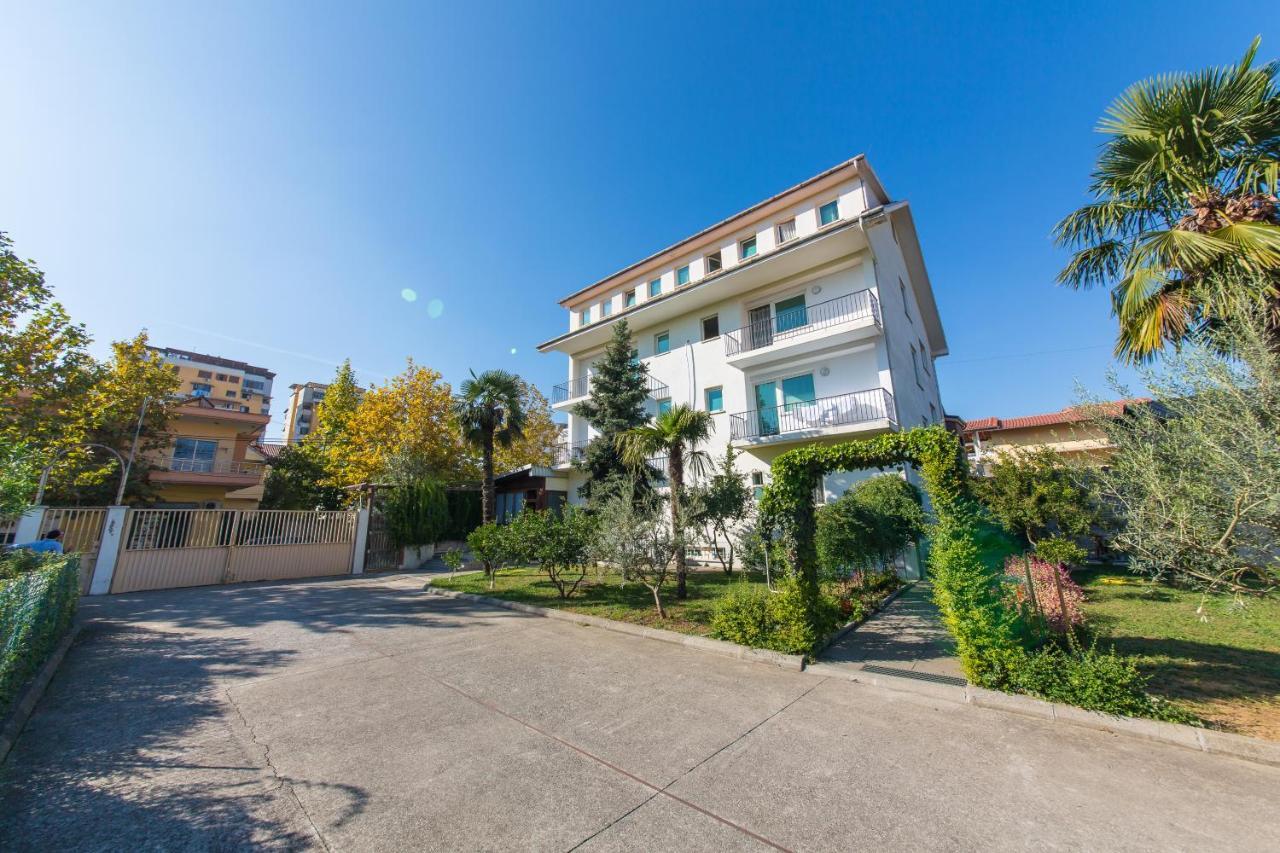 Hotel Heritage Tirana Esterno foto