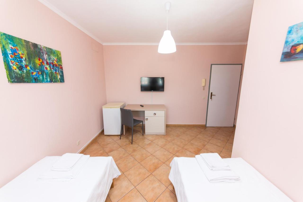 Hotel Heritage Tirana Esterno foto