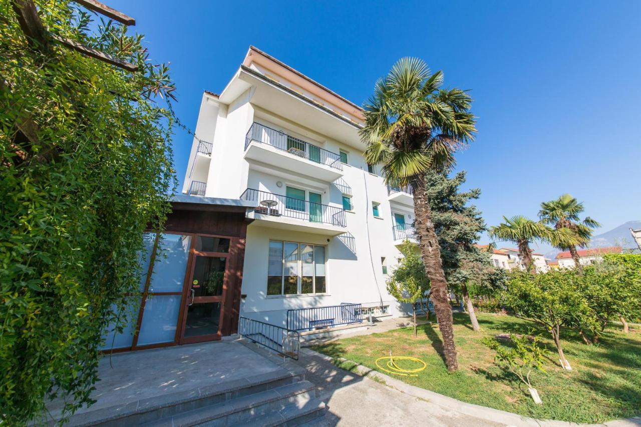 Hotel Heritage Tirana Esterno foto