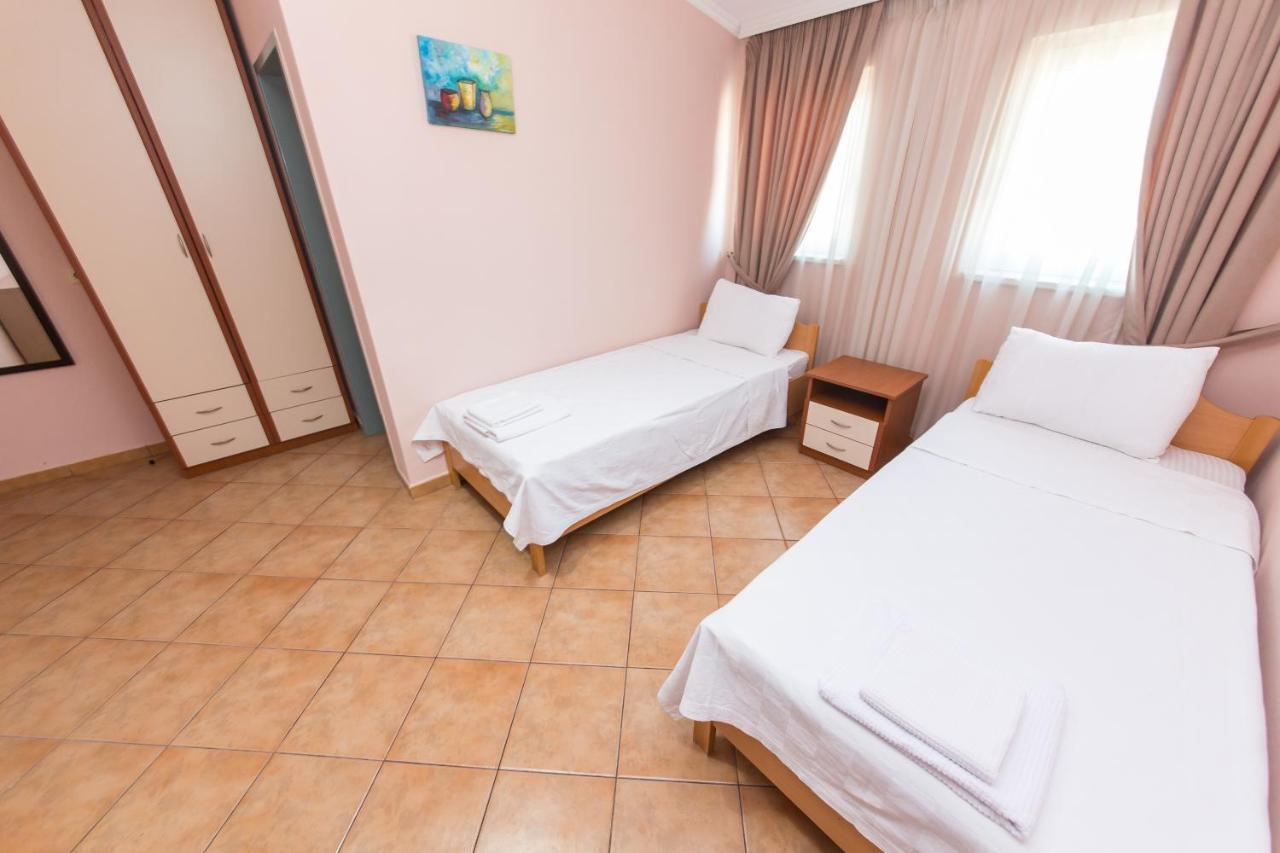 Hotel Heritage Tirana Esterno foto