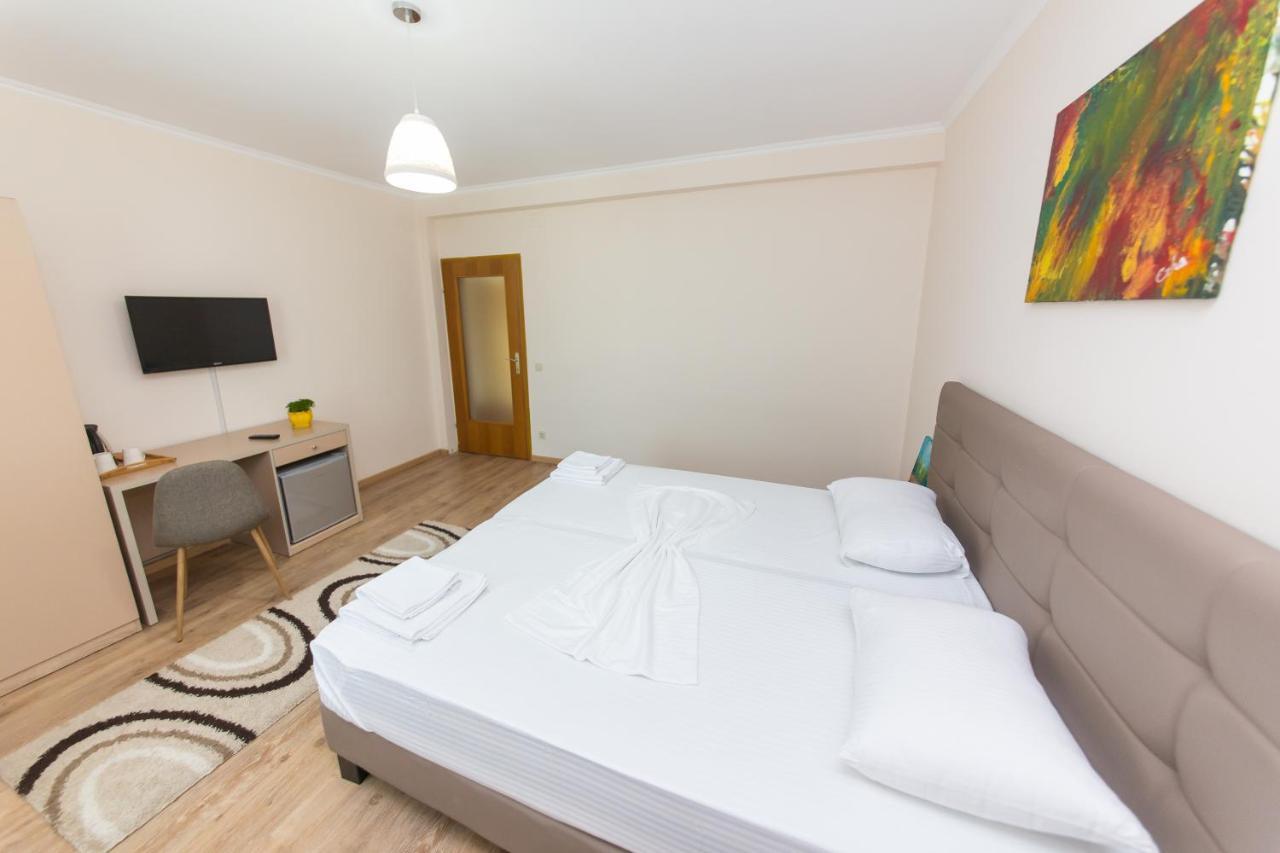 Hotel Heritage Tirana Esterno foto