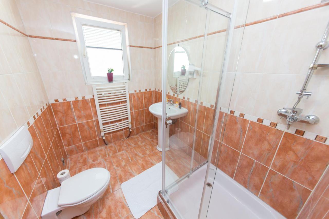 Hotel Heritage Tirana Esterno foto