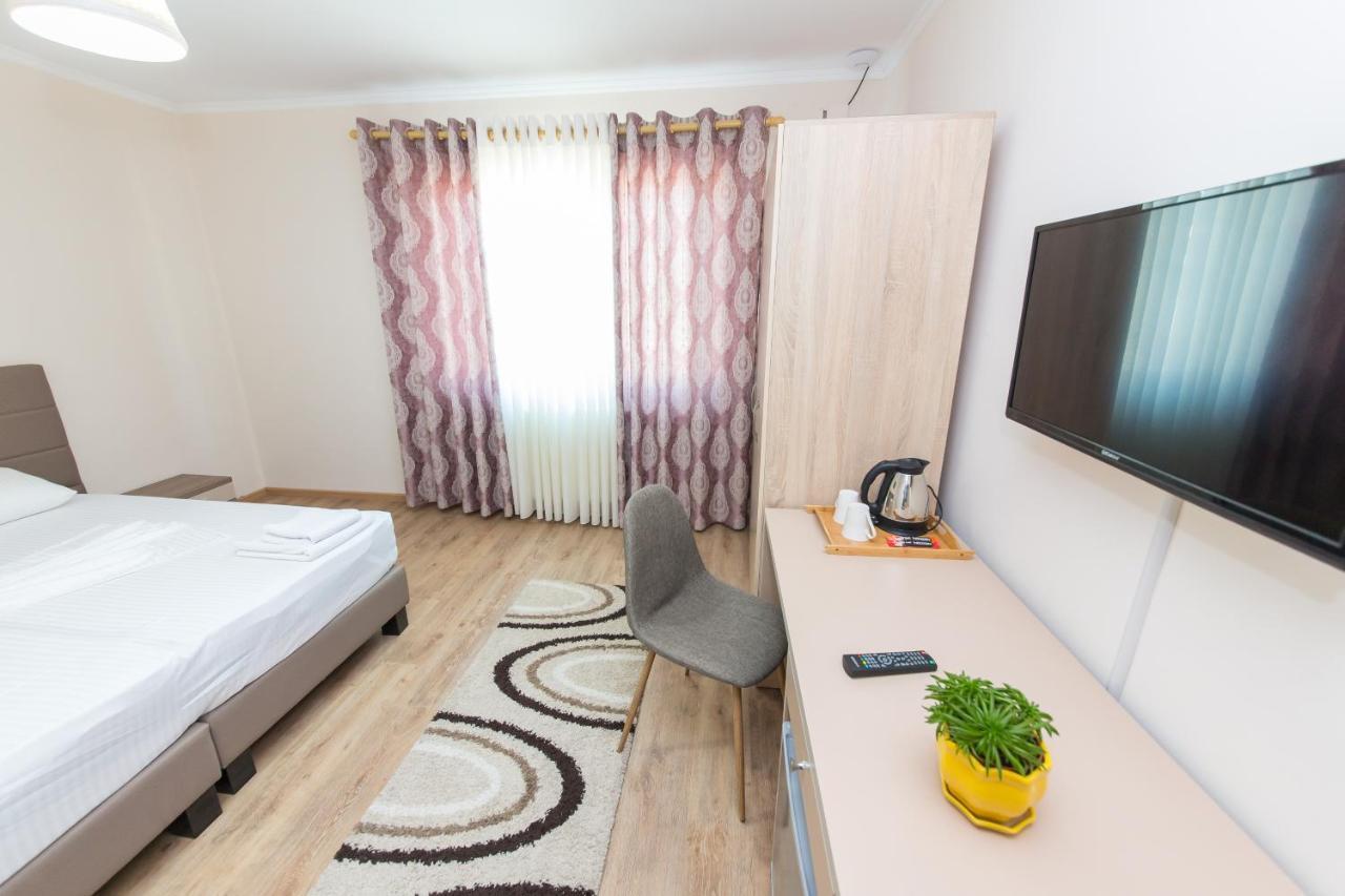 Hotel Heritage Tirana Esterno foto